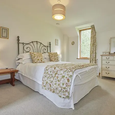 3 Bed In Sz142